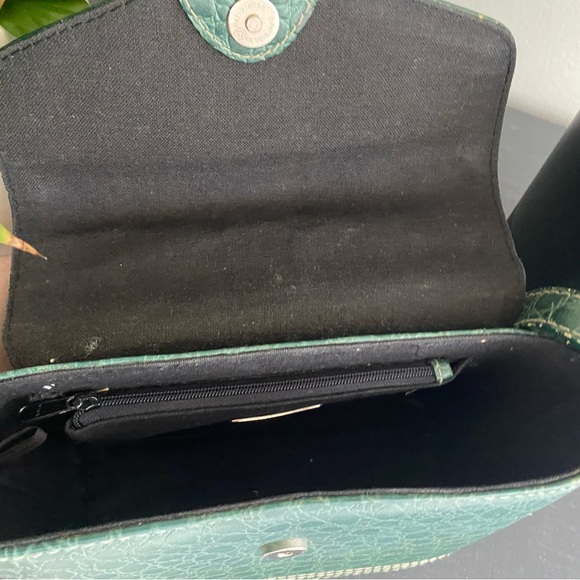 boxy green crocodile print shoulder bag🐊 - Picture 4 of 5